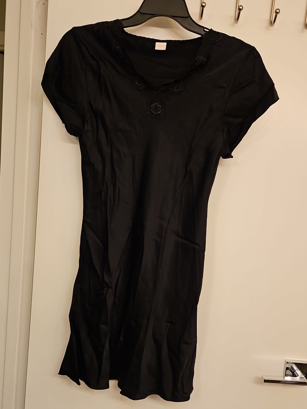 SILKSILKY Womens Medium Black Lace Neck Short Sleeve Nightgown Chemise Dress